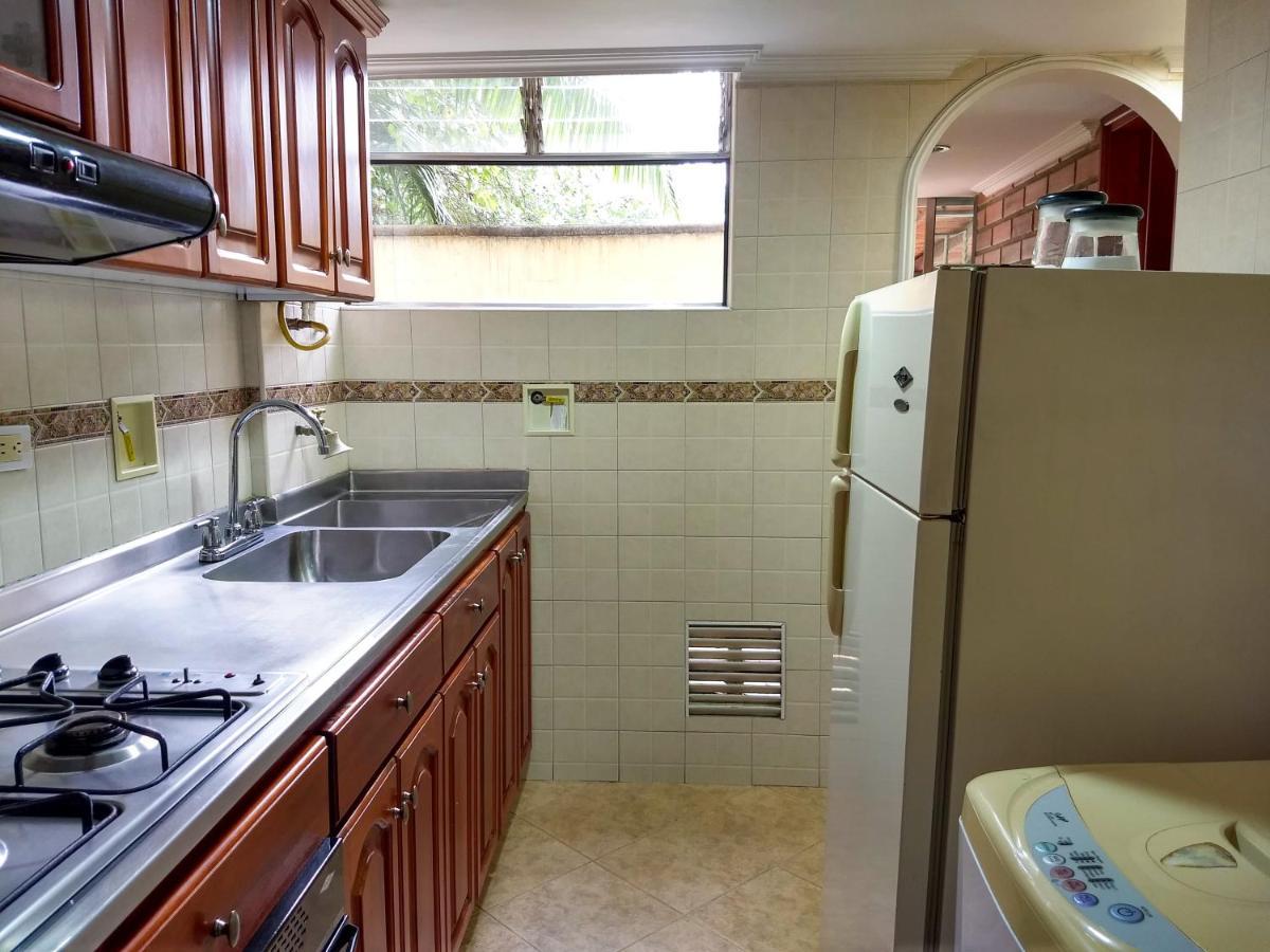 Bueno, Bonito, Barato Y Cerca A El Poblado Apartment Меделин Екстериор снимка