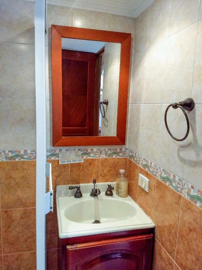 Bueno, Bonito, Barato Y Cerca A El Poblado Apartment Меделин Екстериор снимка